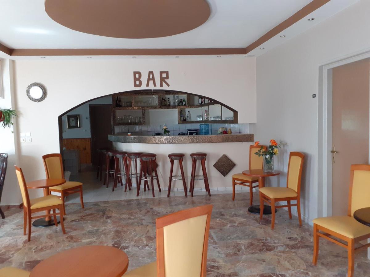 卡梅纳维洛拉 Pantheon酒店 外观 照片
